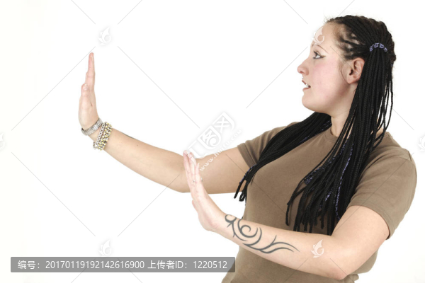 集中的女人