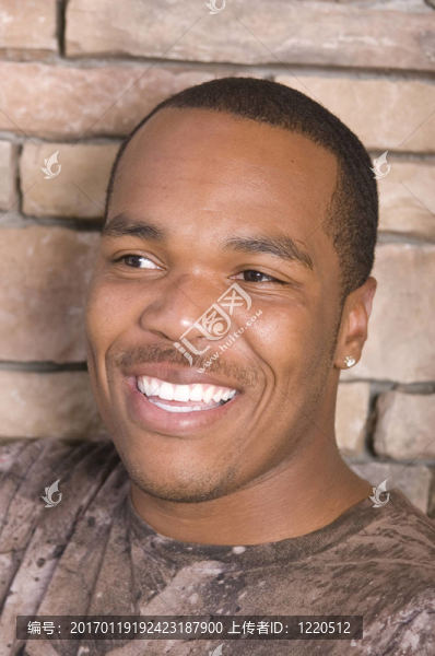 年輕的African,American男子