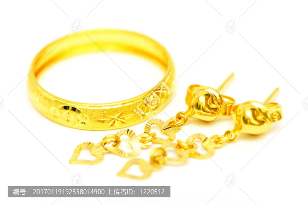 黃金戒指和耳環(huán)