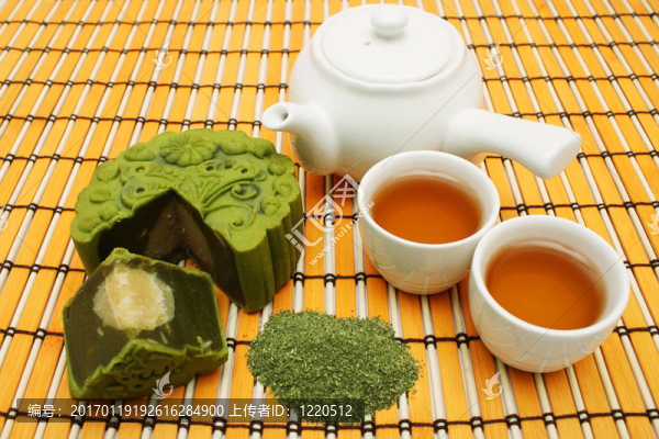 綠茶月餅的茶杯和Teapot