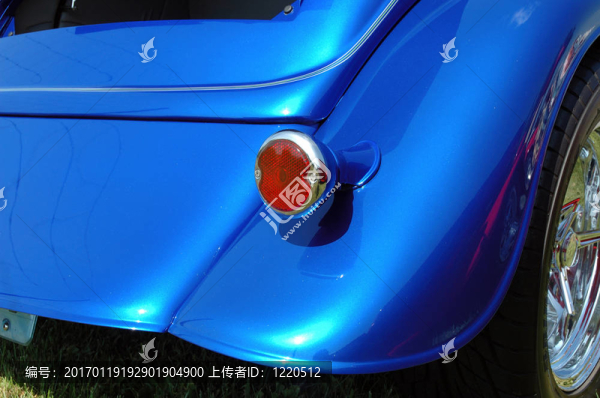 前輕型經(jīng)典車