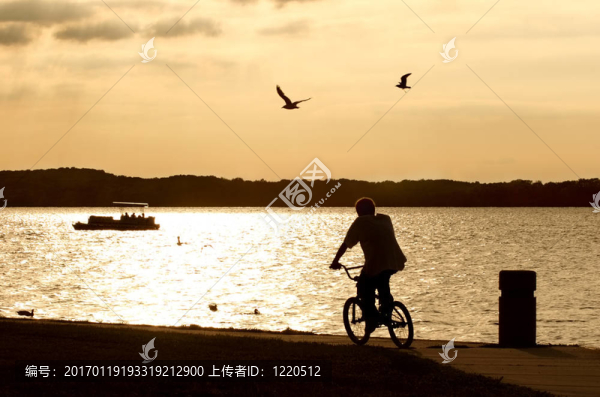 騎在黃昏