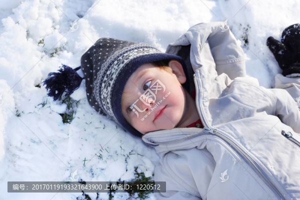 在下雪天休息玩