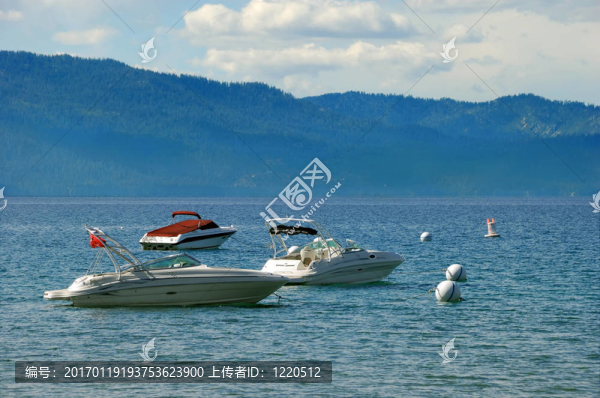 三快艇在加利福尼亞太浩湖