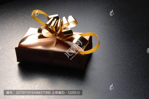 一個(gè)單一的禮品盒