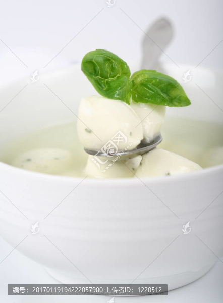 Mozzarella與羅勒