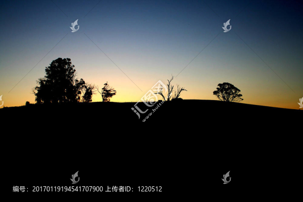 鄉(xiāng)村天際剪影。
