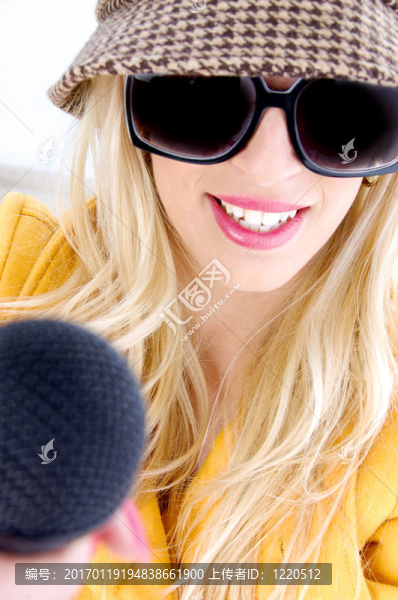 微笑的女士太陽鏡