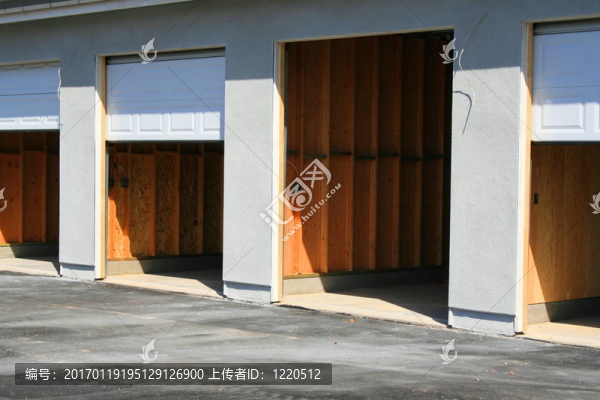 建筑施工中的車庫