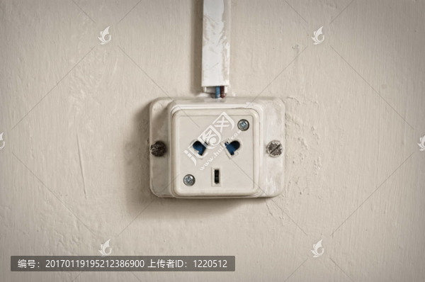 舊墻電源插座。