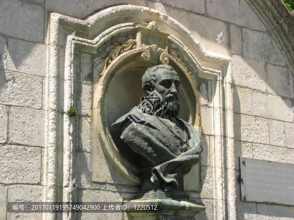 先生布蘭特姆；雕塑