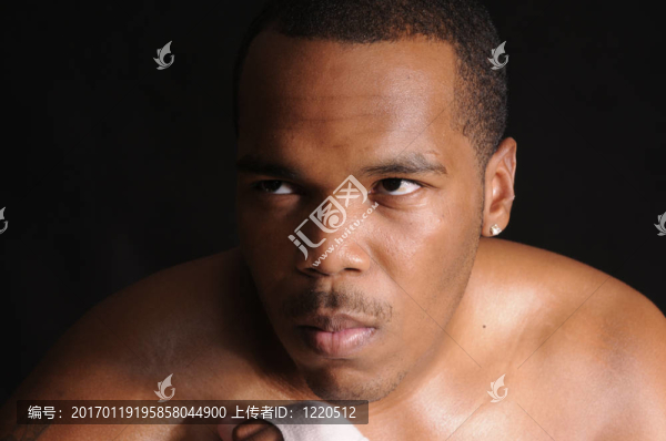 年輕的African,American男子