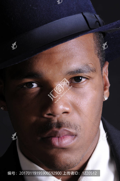 年輕的African,American男子