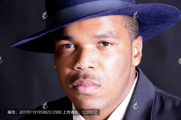 年輕的African,American男子