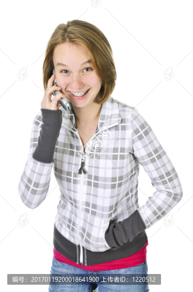 十幾歲的女孩在電話里交談
