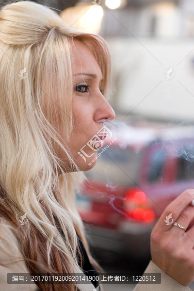 抽一根煙-匯圖網(wǎng) www.fosd68.com 抽一根煙