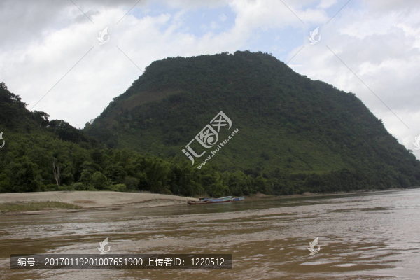 山上的河流