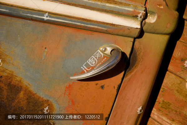 生銹的車門