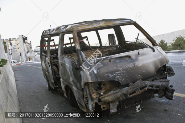 燒毀的汽車