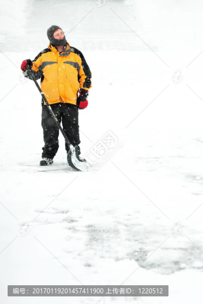 人鏟雪