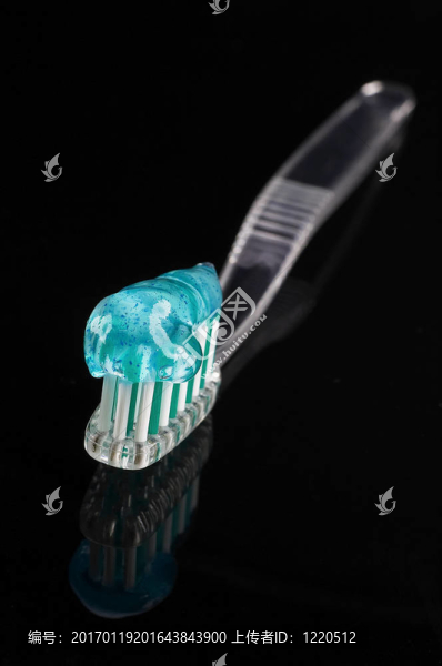 牙膏牙刷，