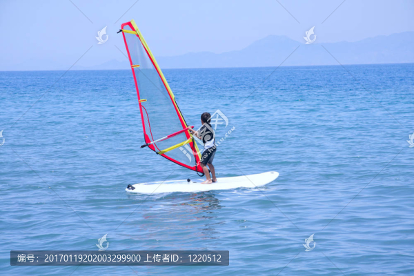 少風(fēng)沖浪-匯圖網(wǎng) www.fosd68.com 少風(fēng)沖浪