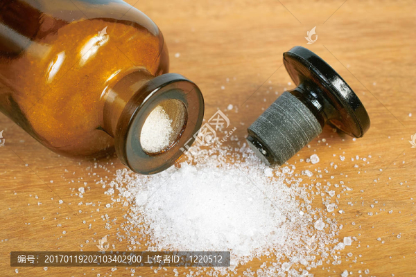 灑白粉棕色玻璃瓶