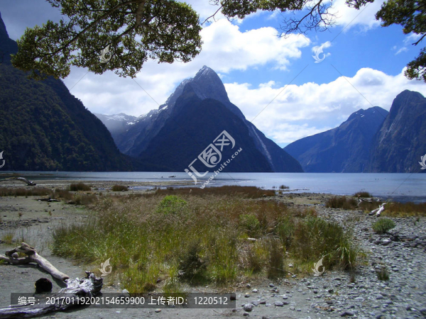 峽灣的新西蘭邁特峰景
