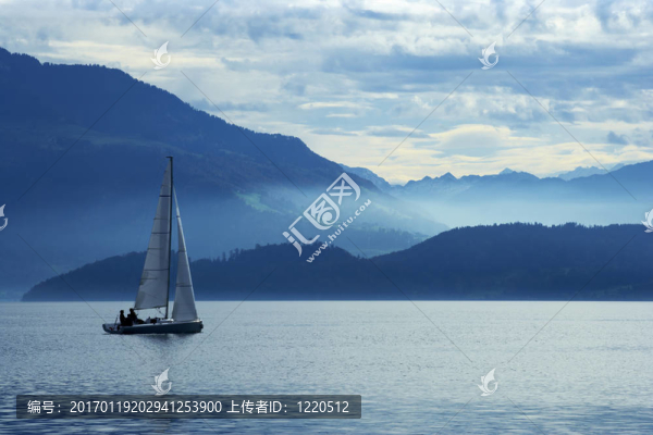 楚格湖上航行
