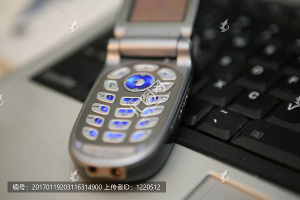 手機和筆記本電腦