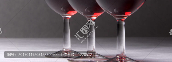酒的全景。