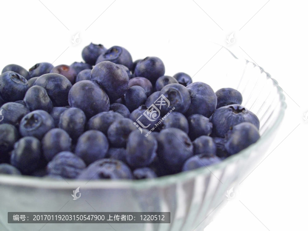 在一個透明的碗里藍莓