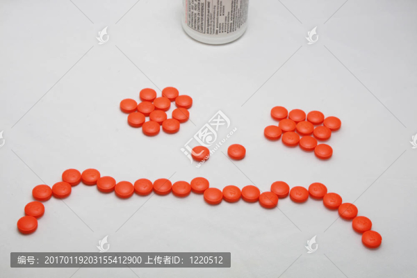 悲傷的臉和一瓶藥丸