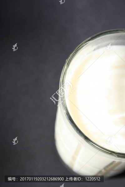 一杯牛奶