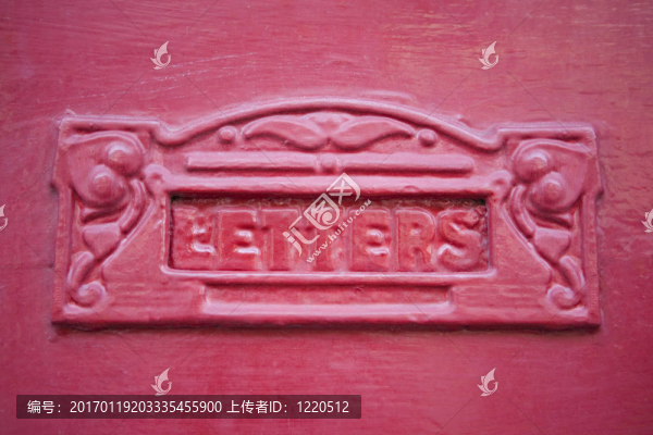 特寫紅色的郵筒