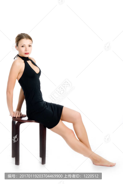坐在椅子上的女人