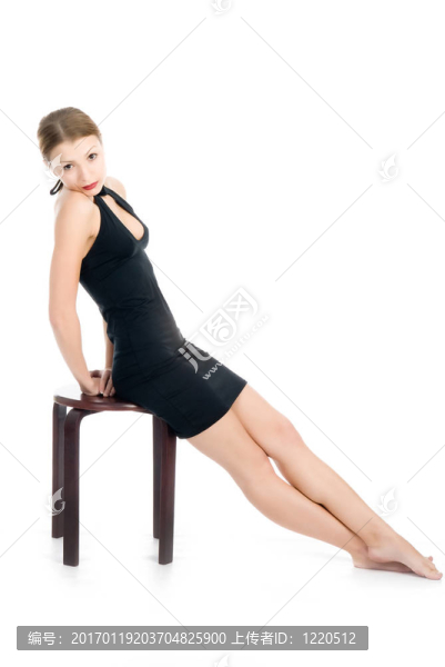 坐在椅子上的女人