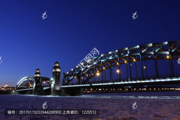 圣彼得堡的彼得大橋