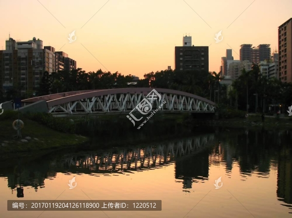 在Dusk市