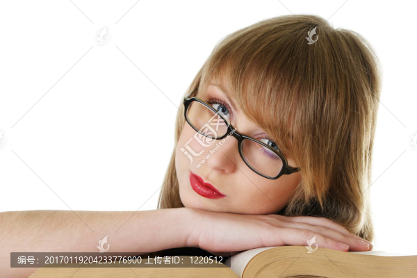 年輕婦女閱讀書