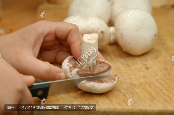 如何切蘑菇