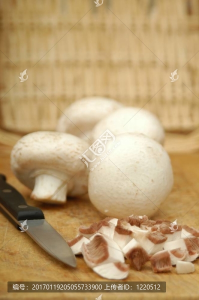 如何切蘑菇
