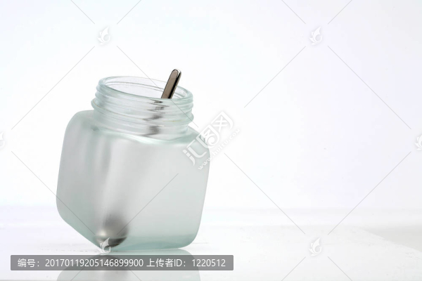 瓶和勺子