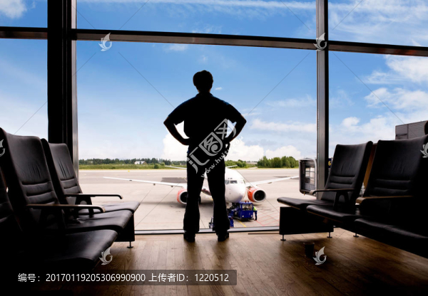 在機場等著