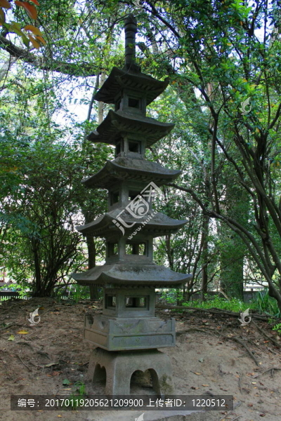 日本寶塔的雕像
