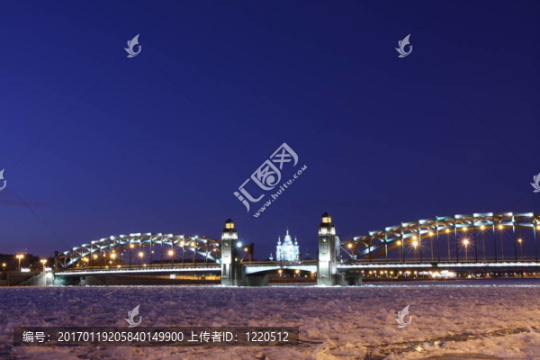 圣彼得堡的彼得大橋-匯圖網(wǎng) www.fosd68.com 圣彼得堡的彼得大橋