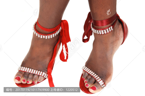 腳與漂亮的時(shí)尚涼鞋-匯圖網(wǎng) www.fosd68.com 腳與漂亮的時(shí)尚涼鞋