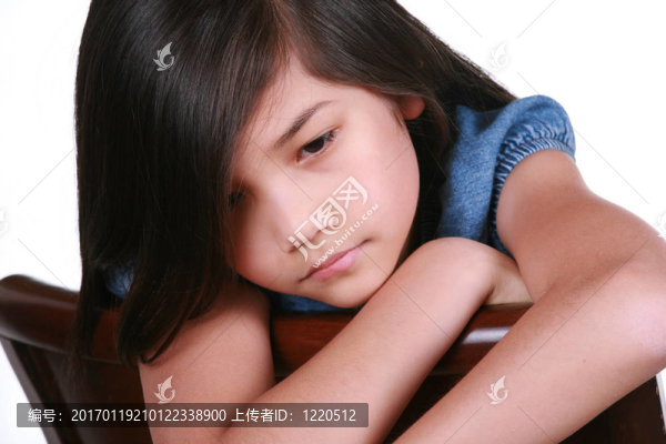 傷心的九歲的女孩