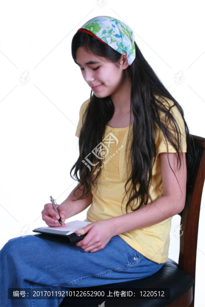 十幾歲的女孩記筆記