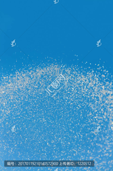 湛藍(lán)的發(fā)光水爆炸-匯圖網(wǎng) www.fosd68.com 湛藍(lán)的發(fā)光水爆炸